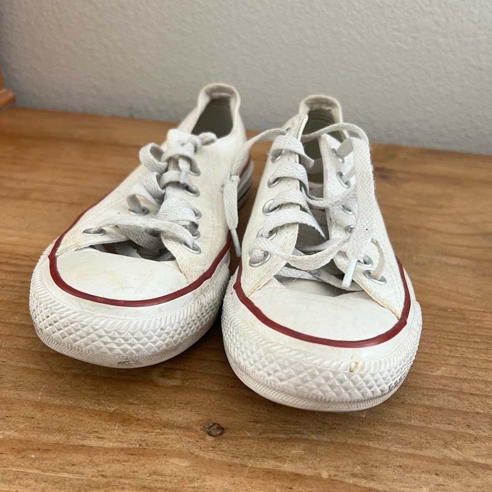 Converse All star. White canvas. Mens 5 ladies 7